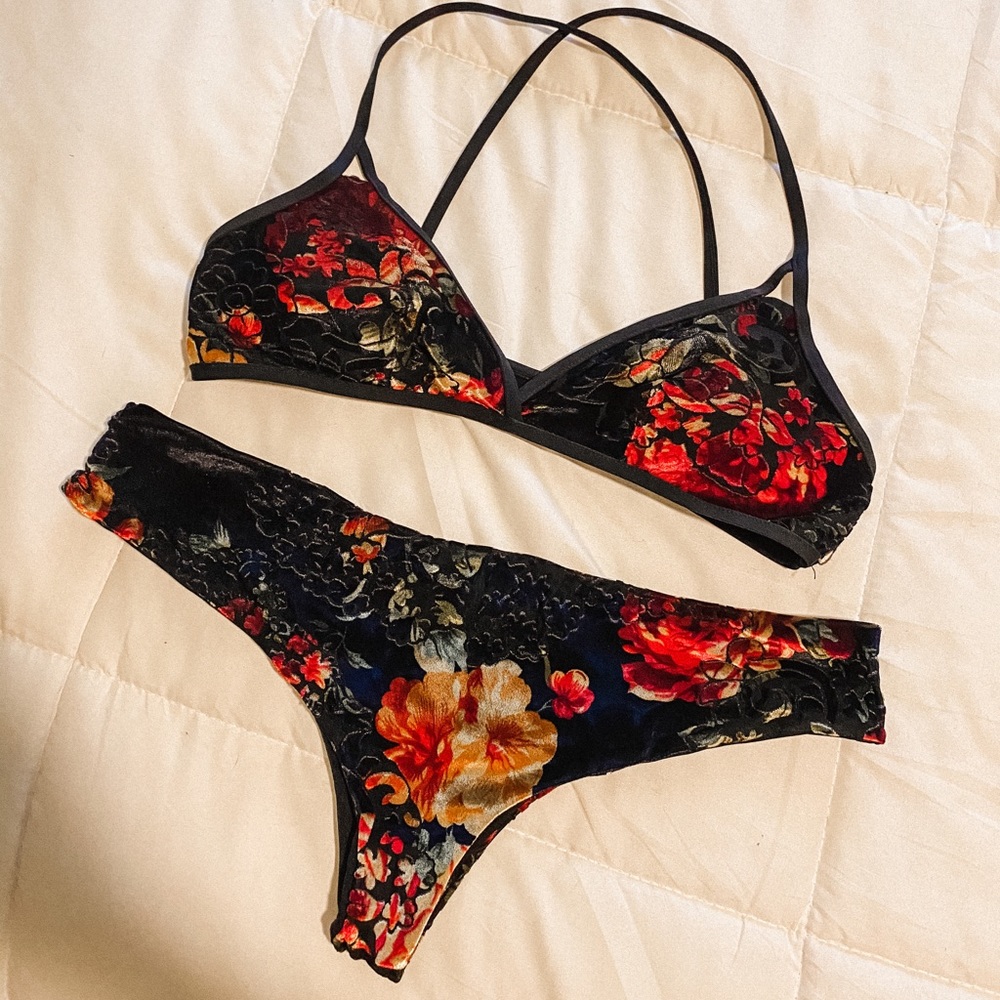 B swim velvet bikini